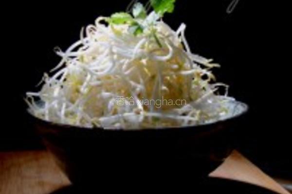 绿豆芽炒鸡丝的做法图解1
