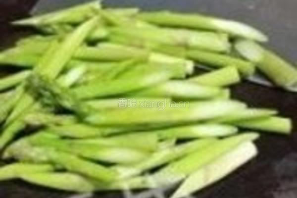 芦笋香煎北极虾的做法图解1