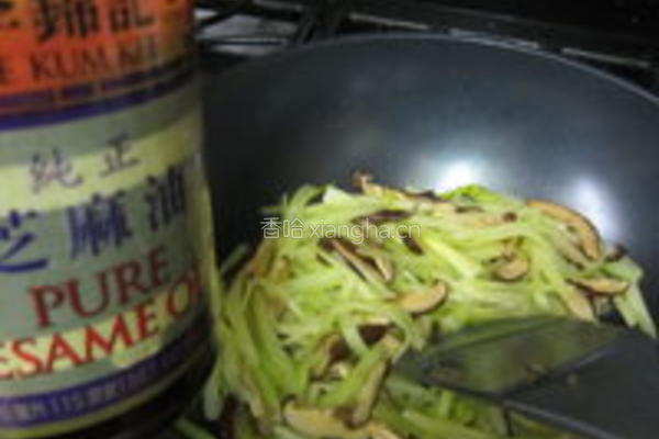 香菇炒西芹的做法图解6
