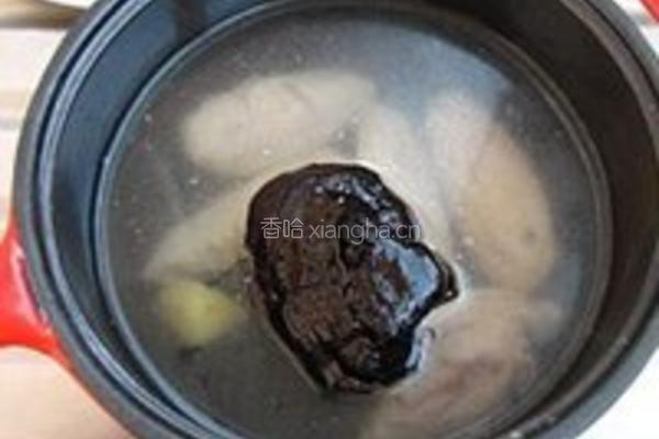 灵芝鸡翅番茄汤的做法图解2