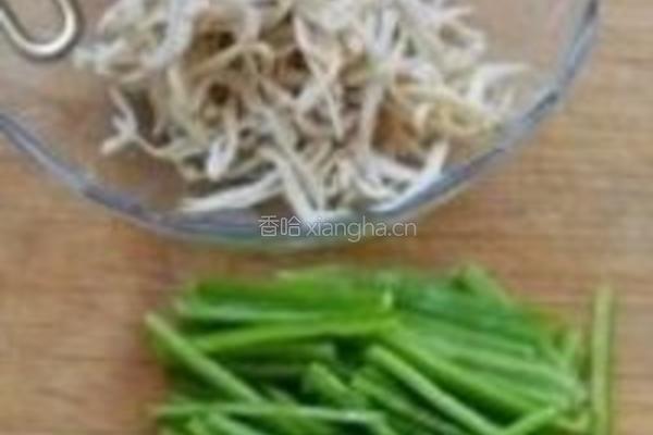 尖椒炒银鱼的做法图解1
