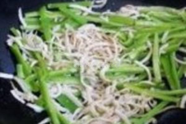 尖椒炒银鱼的做法图解3
