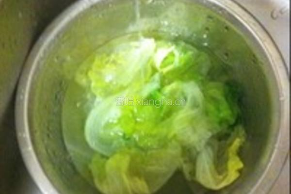 蒜茸耗油西生菜的做法图解2