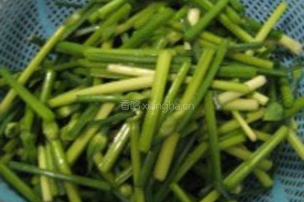 墨鱼仔韭菜花的做法图解3