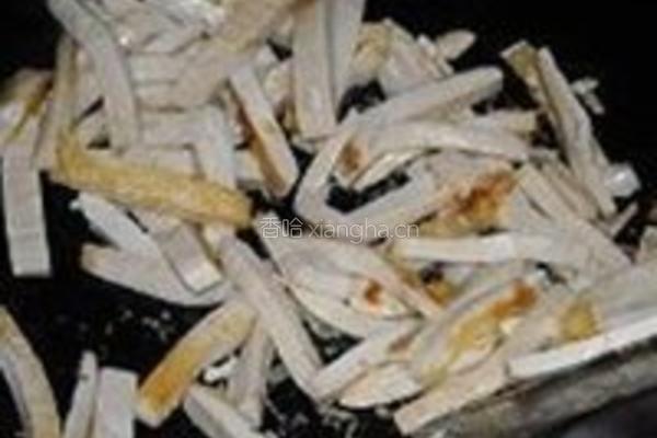 冬菇炒豆腐干的做法图解3