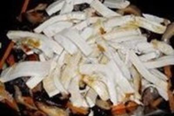 冬菇炒豆腐干的做法图解7