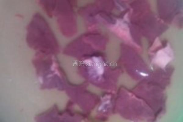 莲子炖猪心的做法图解1