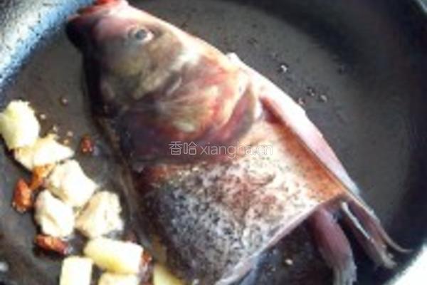 花鲢鱼头豆腐汤的做法图解3