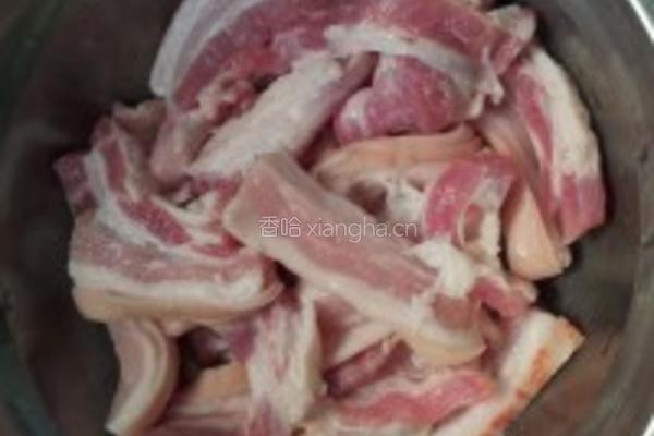 米粉蒸肉土豆的做法图解1