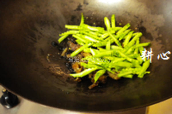 豉汁鲮鱼炒豆角的做法图解5