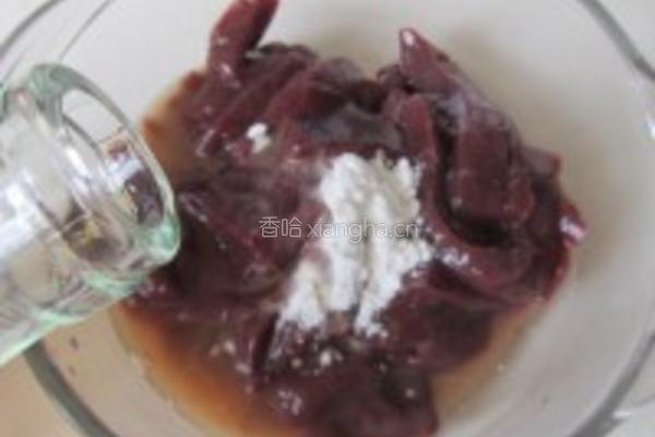 青椒爆猪肝的做法图解2