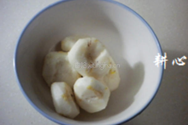 沙参玉竹马蹄煲猪展的做法图解3