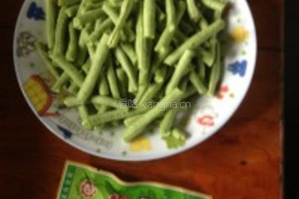 榨菜炒豆角的做法图解1