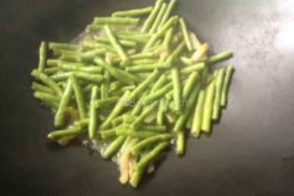 榨菜炒豆角的做法图解5
