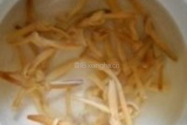 黄花菜炖鸽心的做法图解4