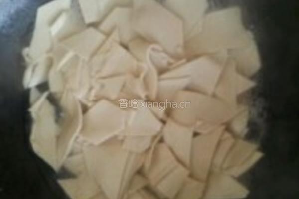 小米椒水煮百叶的做法图解1