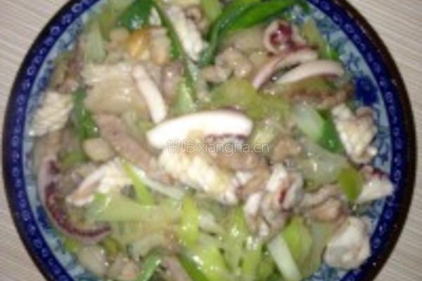大葱鱿鱼炒肉的做法图解3