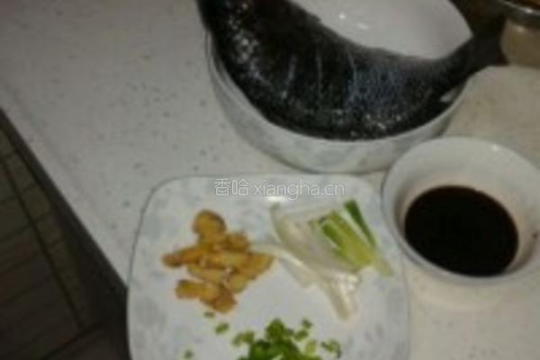 糖醋罗非鱼的做法图解1
