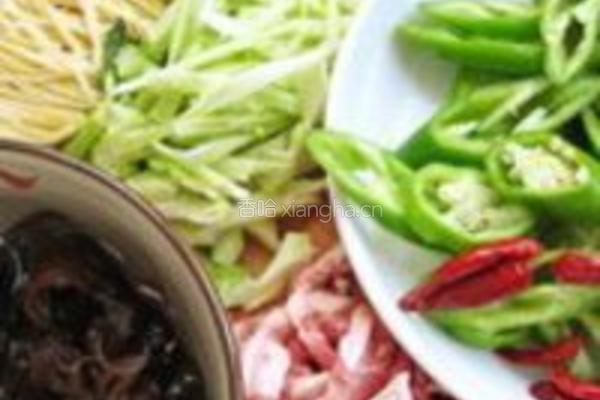 尖椒豆腐丝的做法图解1