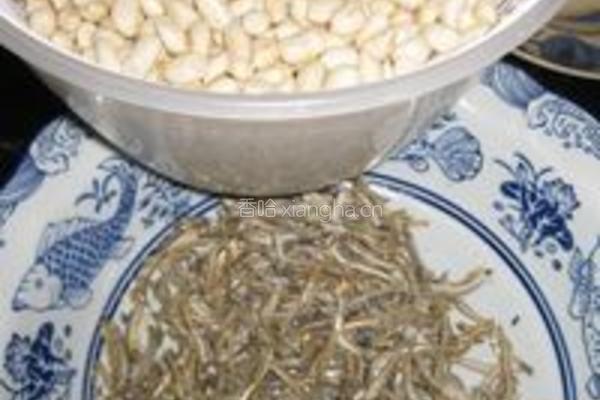 小鱼干花生米的做法图解1