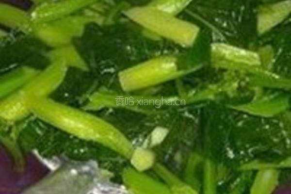 腊肠炒芥蓝的做法图解2