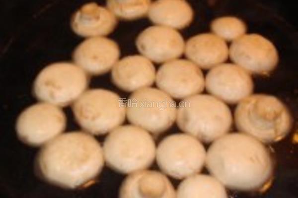 茄汁炒口蘑的做法图解1