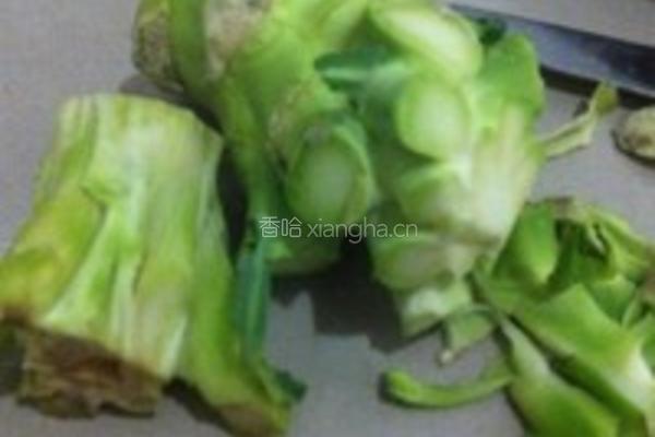 腌西兰花梗的做法图解1