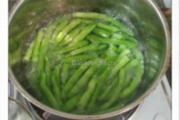 豆豉炒四季豆的做法图解2