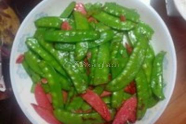 荷兰豆炒火腿肠的做法图解1