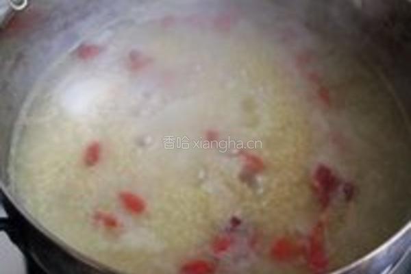 山药枸杞小米粥的做法图解3