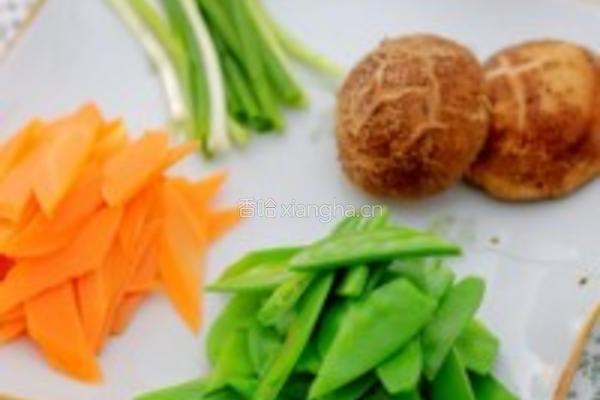 花菇荷兰豆的做法图解1