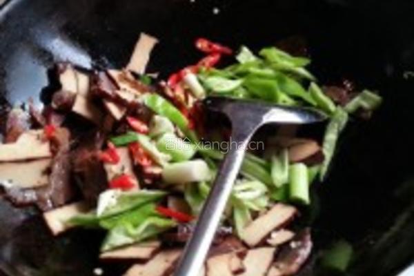 腊肉炒蒜苗的做法图解11