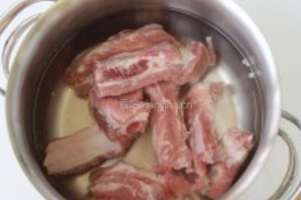 酸菜排骨炖粉条的做法图解2