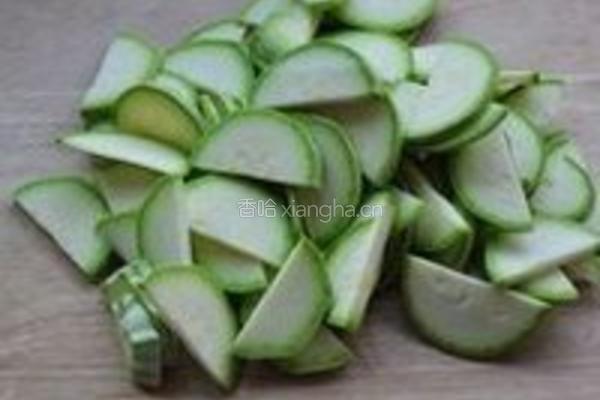 虾米豆豉西葫芦的做法图解1