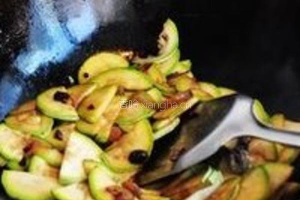 虾米豆豉西葫芦的做法图解4