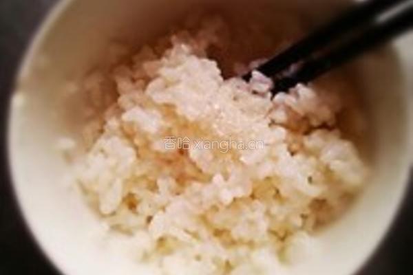 鸡蛋香米饼的做法图解1