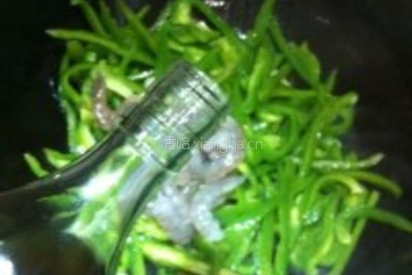 虾仁炒圆椒的做法图解6