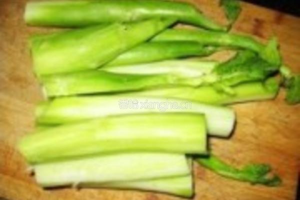 小炒芥蓝片的做法图解2