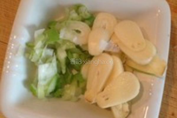 平菇炒肉末的做法图解2