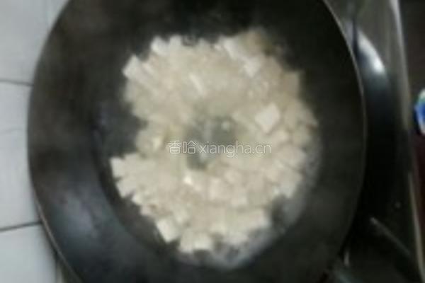 鱼头烧豆付的做法图解1