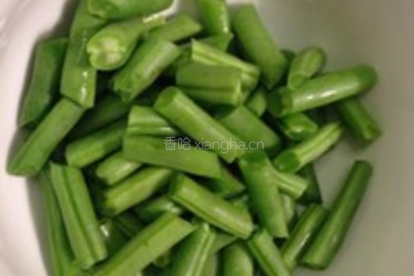 雪菜肉末四季豆的做法图解2