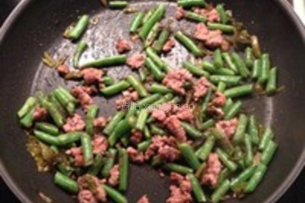 雪菜肉末四季豆的做法图解5