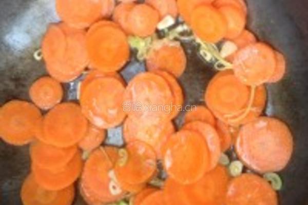芹菜炒胡萝卜的做法图解4
