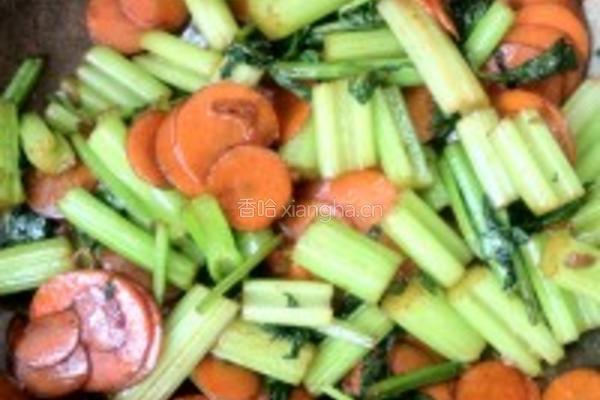 芹菜炒胡萝卜的做法图解5