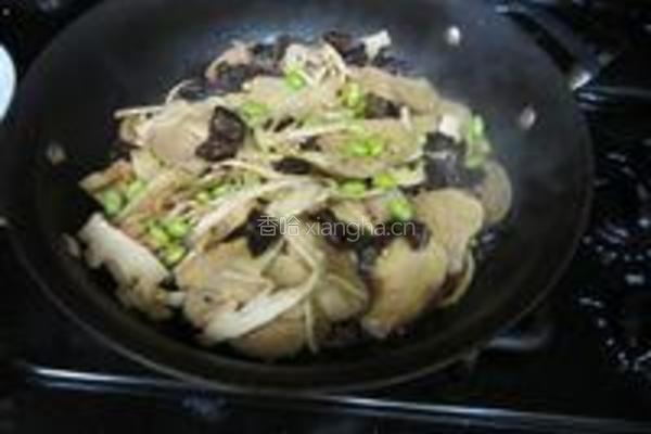 红烧素鸡毛豆的做法图解3