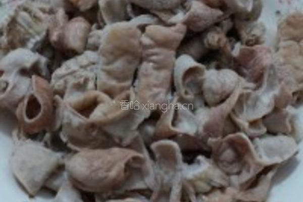 土豆烧肥肠的做法图解3