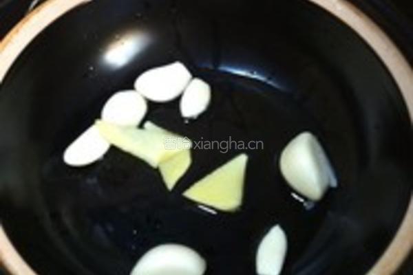 鸡翅炖蘑菇的做法图解3