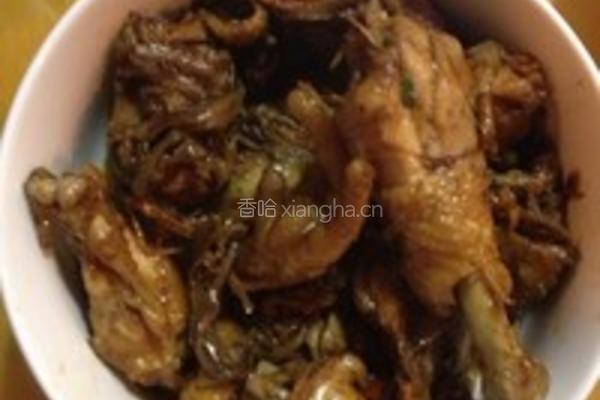 黄花菜烧鸡的做法图解1