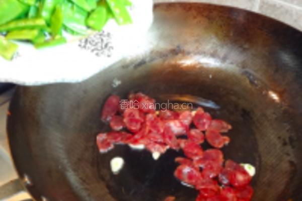 云南腊肠炒扁豆的做法图解4