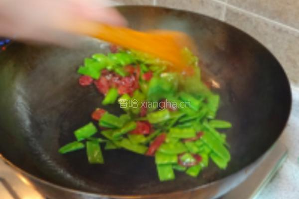 云南腊肠炒扁豆的做法图解5